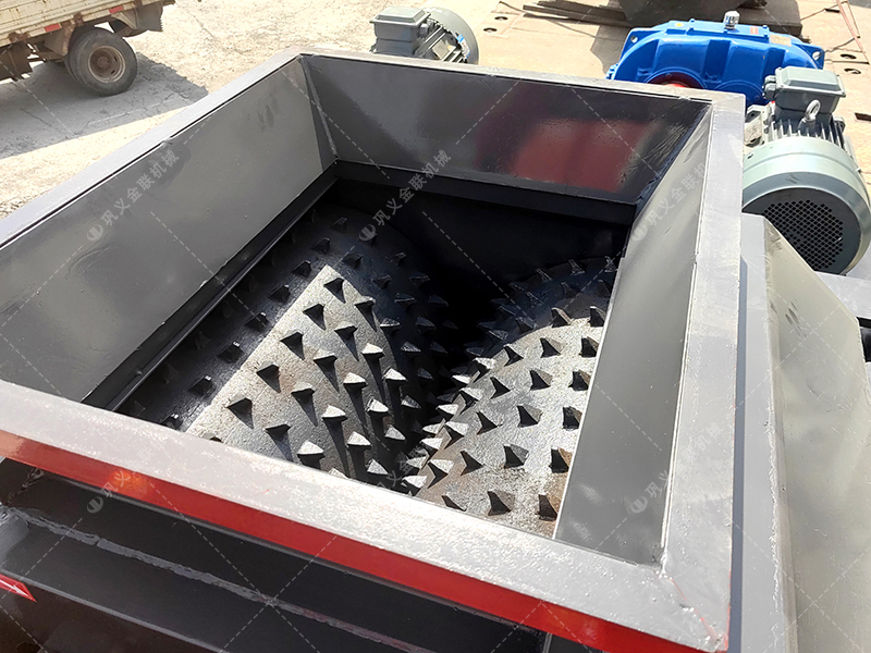 硅酸鹽制品產(chǎn)業(yè)升級(jí)，雙齒輥破碎機(jī)扮演了什么角色？