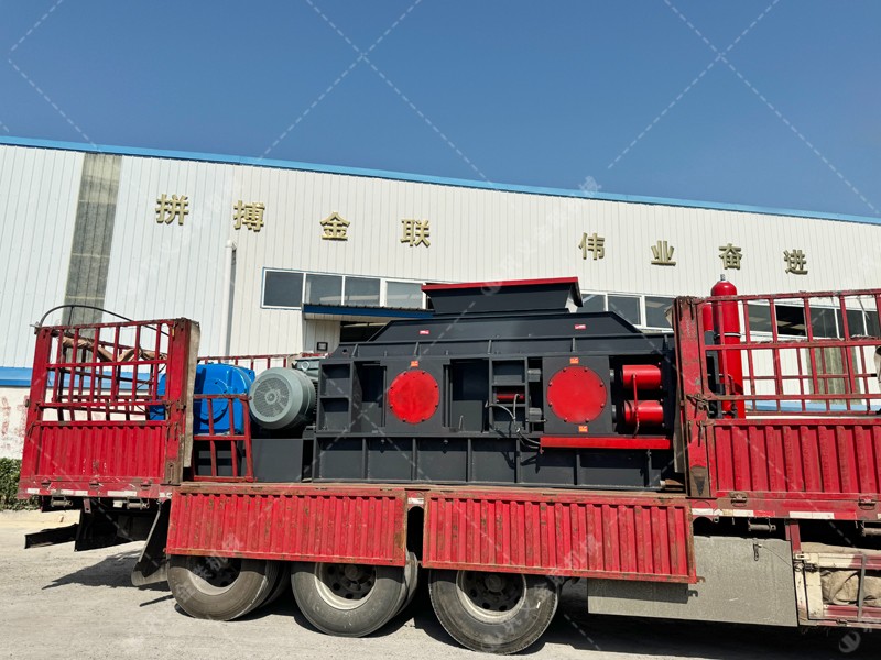 石英石破碎過粉碎問題怎么破？對輥制砂機擠壓破碎減少細粉